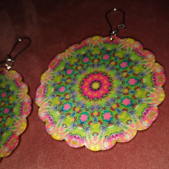 Pink and Green Wood Flower Mandala Earrings Boho Round Bohemian Festival KATTA - Picture 3 of 5